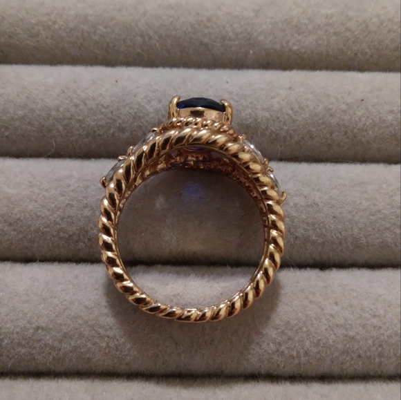 Beautiful ring blue stone goldtone about size 8 - Picture 7 of 12